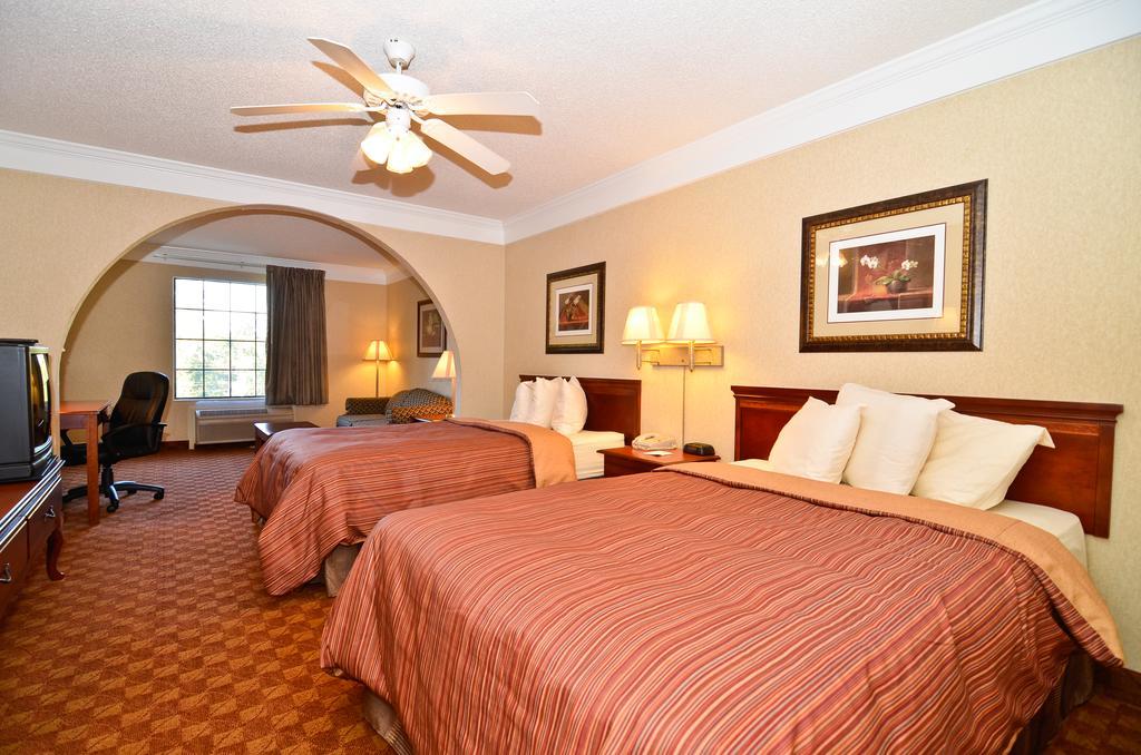 Peach State Inn & Suites Hawkinsville Екстериор снимка